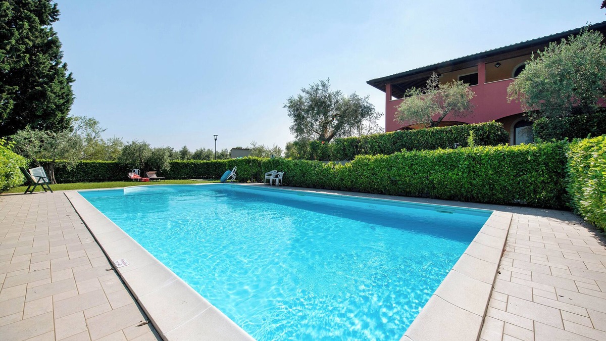 Portese Apartment | Apartment 'Appartamento Lago E Vigne' with Shared Pool, Wi-Fi
