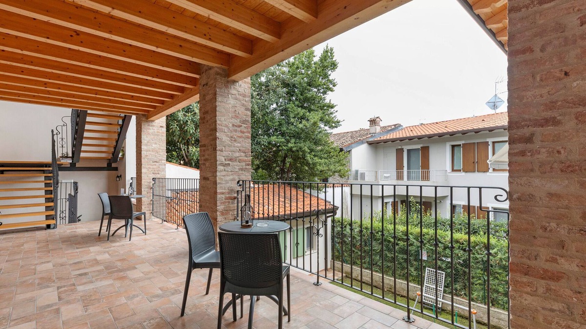 Portese Apartment | Apartment 'Bilocale - Isola Del Garda' with Shared Pool, Wi-Fi and Air Conditioning