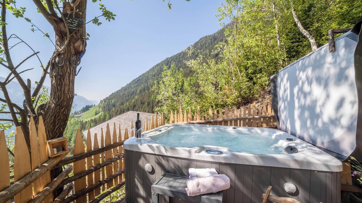 San Martino in Passiria Apartment | Apartment “ Bergsuite” with Mountain View, Balcony, Garden & Wi-Fi