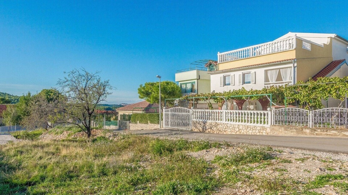 Jadrtovac Apartment | Apartment Ivic A3 near the beach
