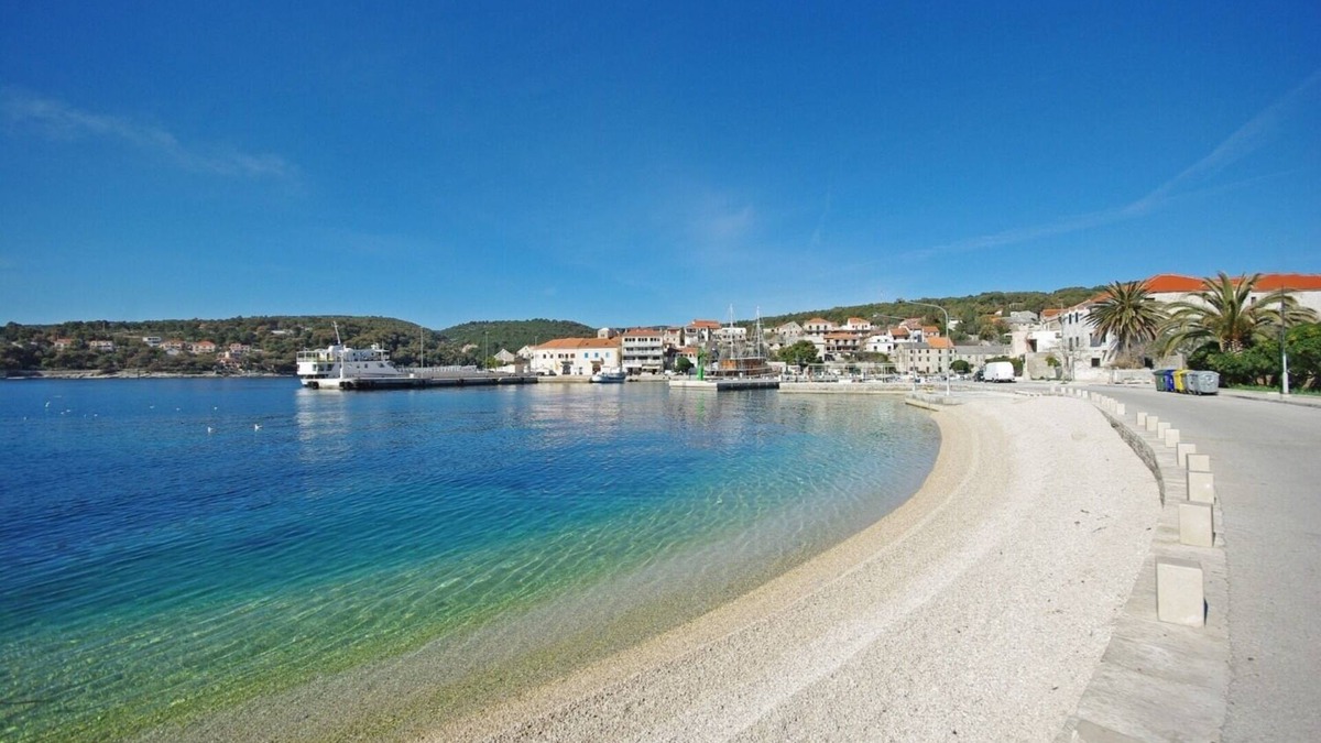 Sumartin Apartment | Apartment Jadrato - 100 m from sea: - Sumartin, Island Brac, Croatia