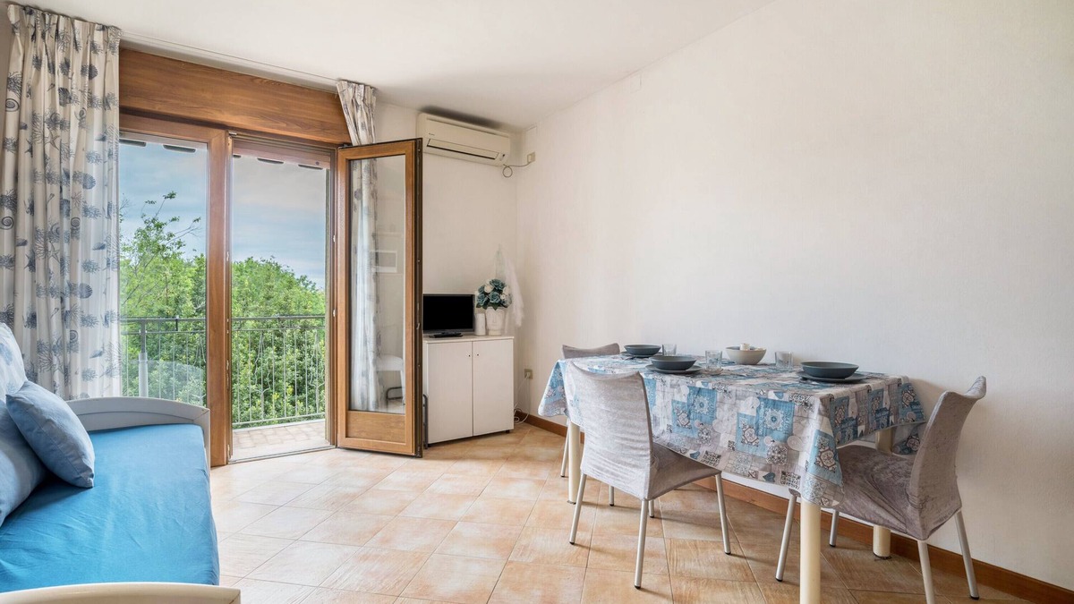 Salboro Apartment | Apartment 'Jhonatan Cavallino Treporti' with Shared Garden, Wi-Fi and Air Conditioning