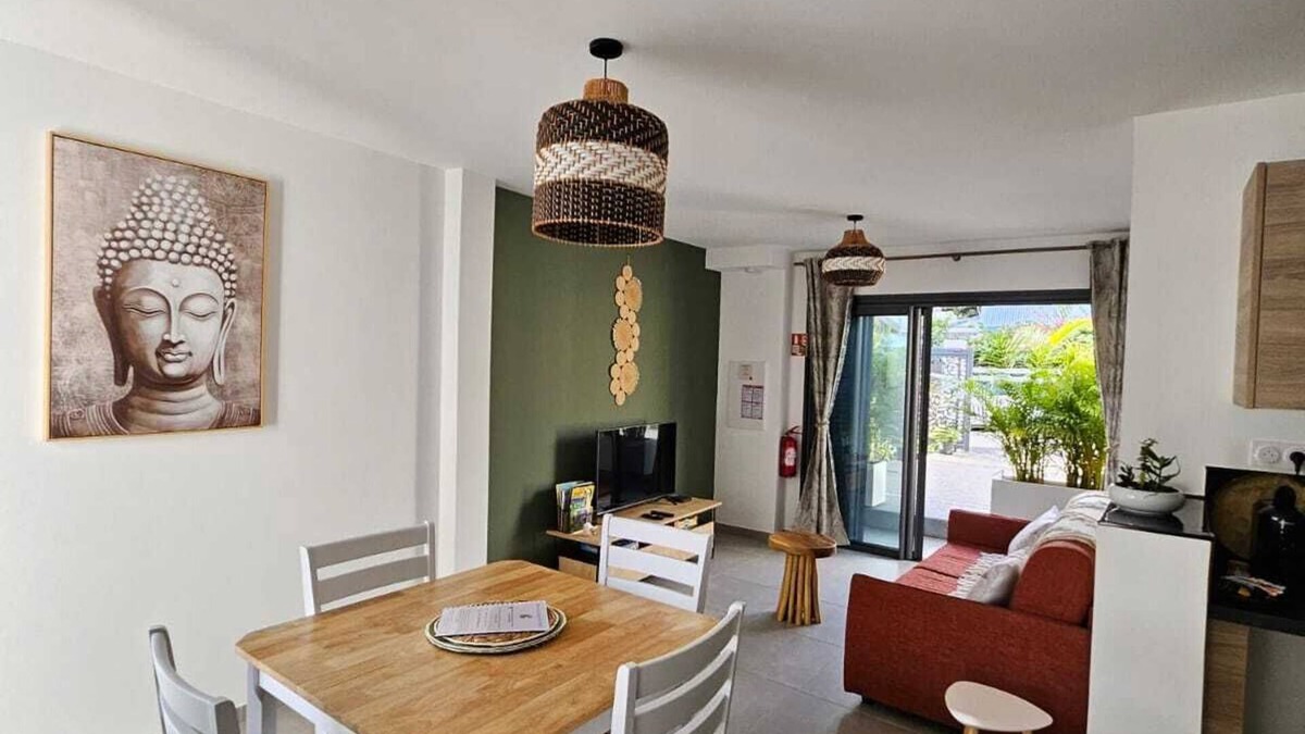Saint-Pierre De La Reunion Apartment | Apartment Joly brise 3 in Terre Sainte near small beach/CHU