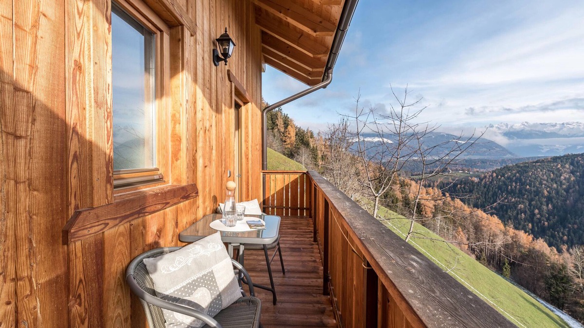 San Lorenzo di Sebato Apartment | Apartment 'Kehrerhof - Alpina' with Mountain View, Balcony & Wi-Fi