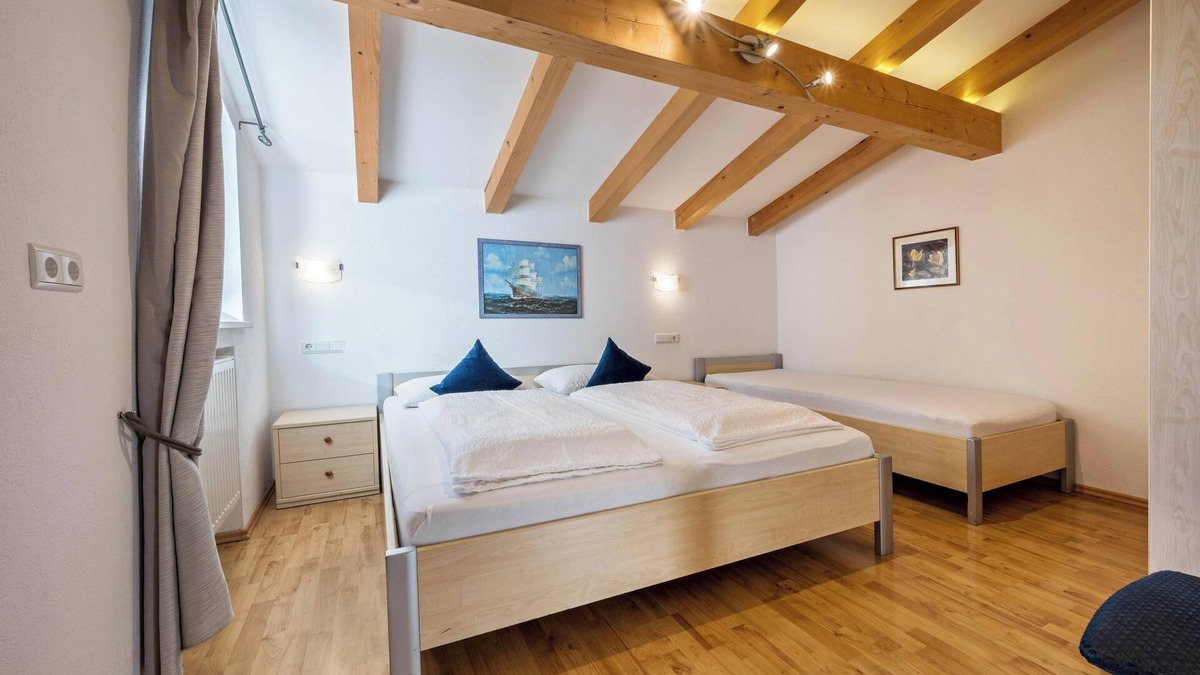 Naz Apartment | Apartment "Klementhof Nr 5" with Mountain View, Pool, Wi-Fi, Balcony & Garden