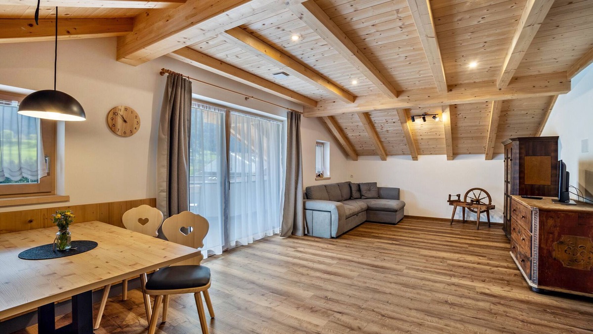 Villa Apartment | Apartment 'Krämerhof Apt Aferer Geisler' with Mountain View, Shared Garden and Wi-Fi