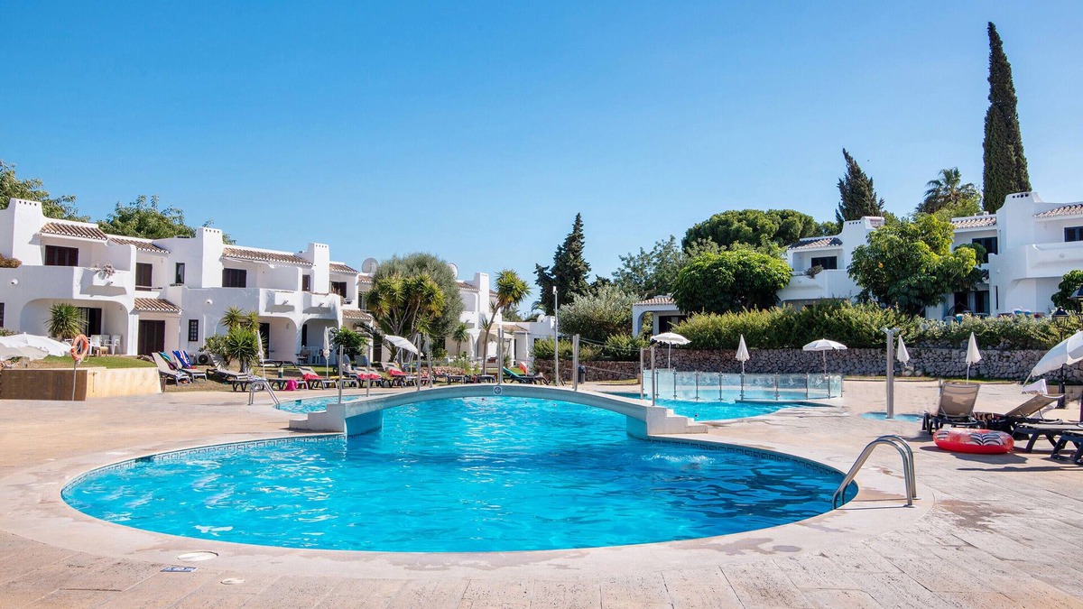 Alpouvar Apartment | Apartment 'Kyara' with Shared Pool, Wi-Fi and Air Conditioning