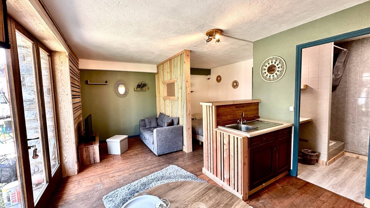 Ristolas Apartment | Apartment 'L'Etoile Des Cimes' with Private Garden and Wi-Fi