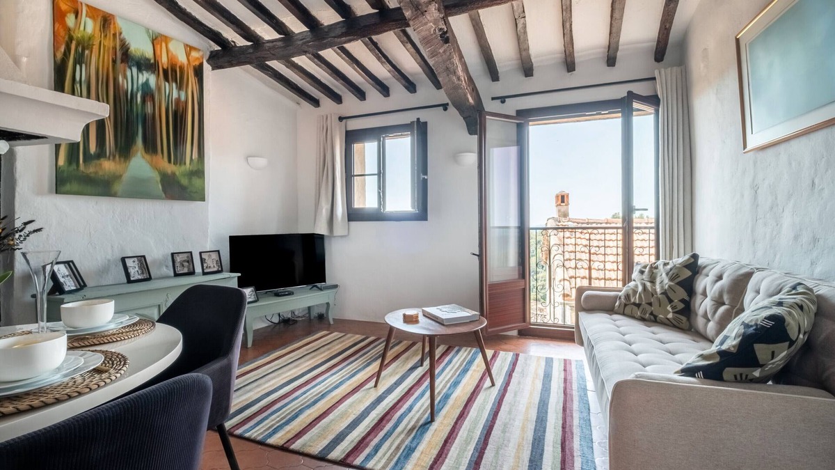 Tourrettes-sur-Loup Apartment | Apartment 'Les 3 Vues' with Sea View and Wi-Fi