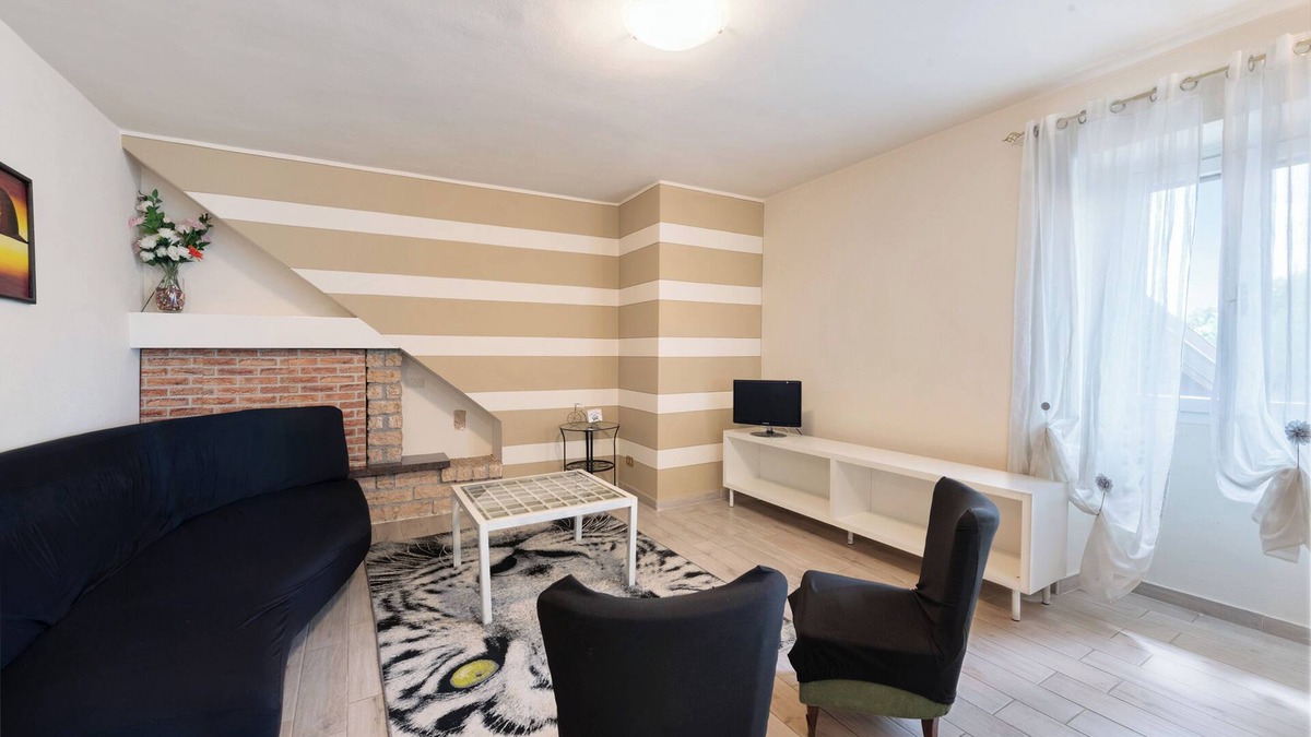 Lonato del Garda Apartment | Apartment 'La Corte Delle Fate' with Shared Pool, Shared Garden and Wi-Fi