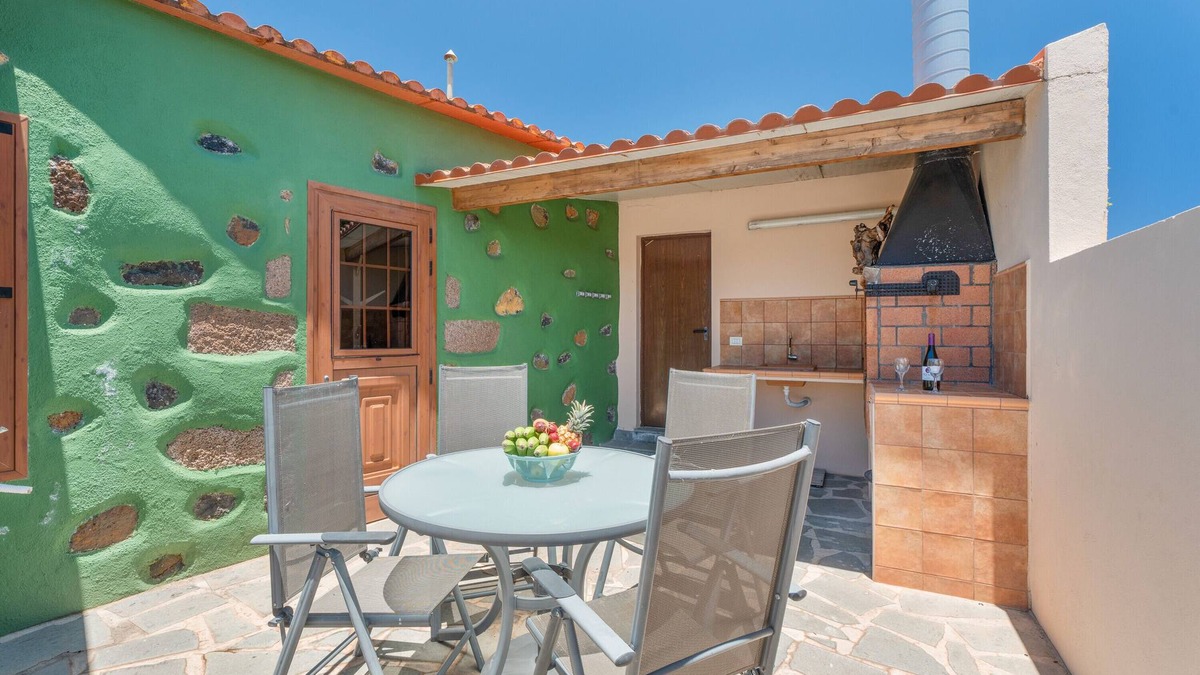 Las Casas Apartment | Apartment 'La Casa Verde' with Sea View, Wi-Fi and Air Conditioning
