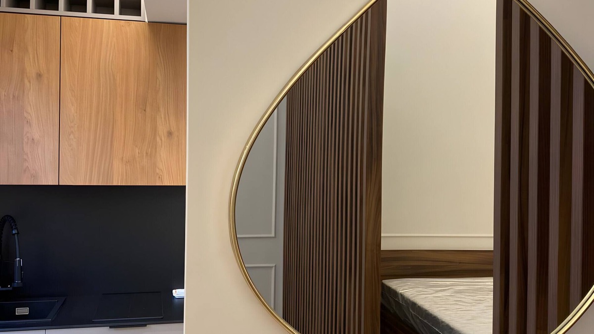 Borgo-Sanzio Apartment | Apartment 'La Finestra Down Town - Retro' with Wi-Fi and Air Conditioning