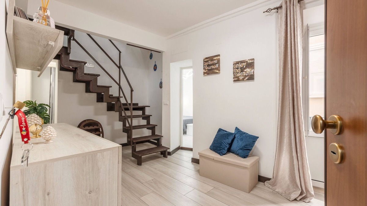 Centro Storico Apartment | Apartment 'La Loggia' with Private Terrace, Wi-Fi and Air Conditioning