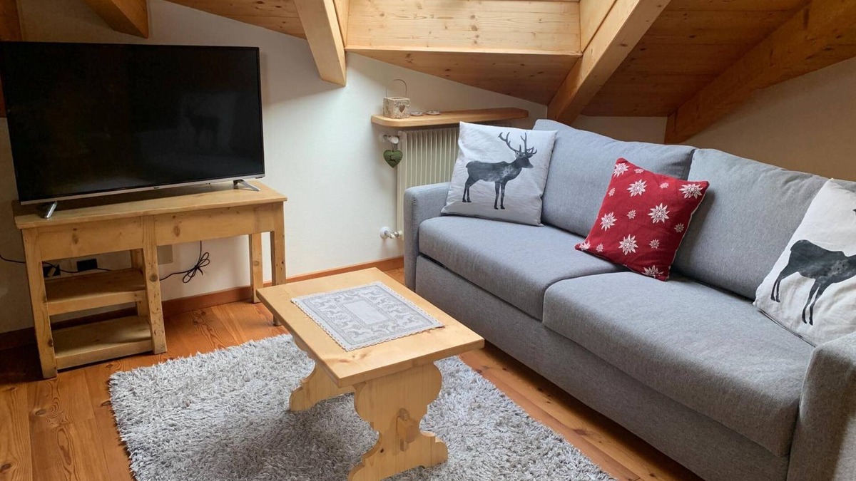 Daiano Apartment | Apartment 'La Rocca' with Mountain View and Wi-Fi