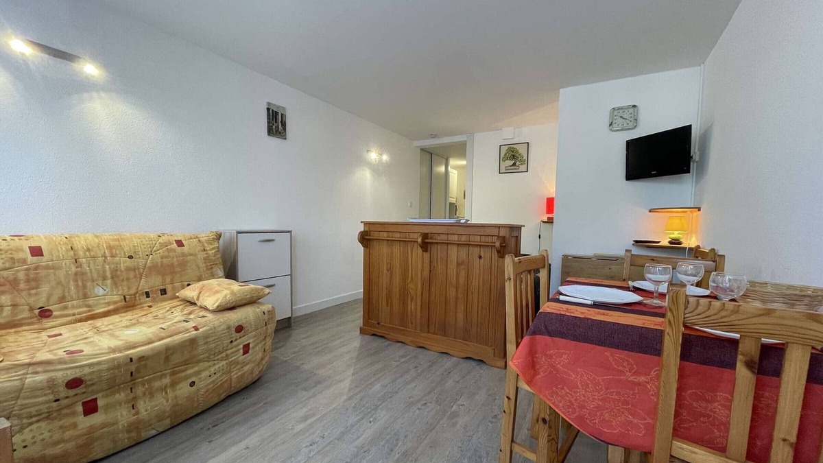 Tillieres Apartment | Apartment La Rochelle, studio flat, 4 persons