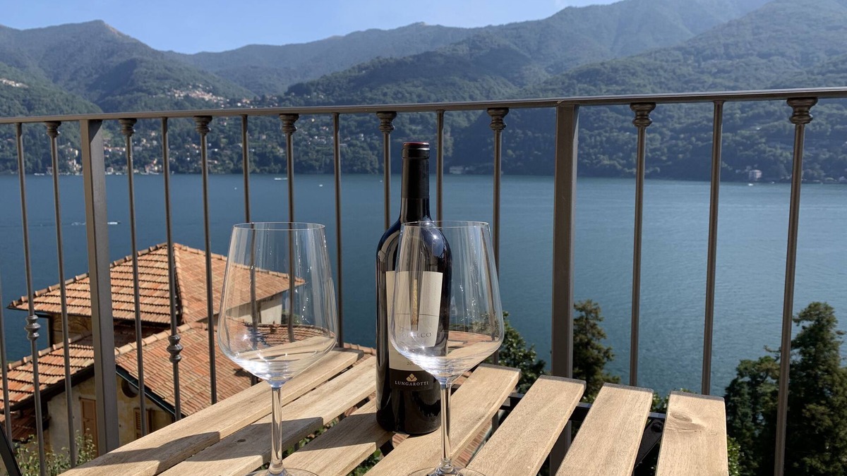 Carate Urio Apartment | Apartment La Torretta with fantastic lake views over Lake Como