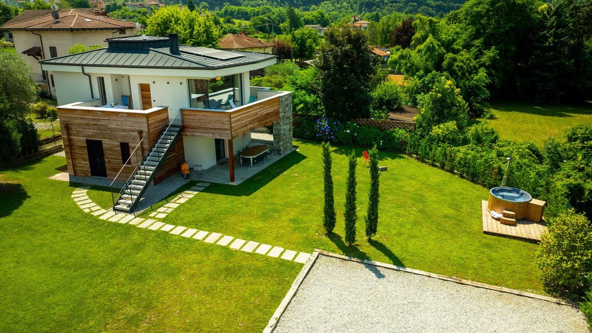 Colico Apartment | Apartment 'La Villa del Lago in Terrazzo' with Sea View, Wi-Fi and Air Conditioning