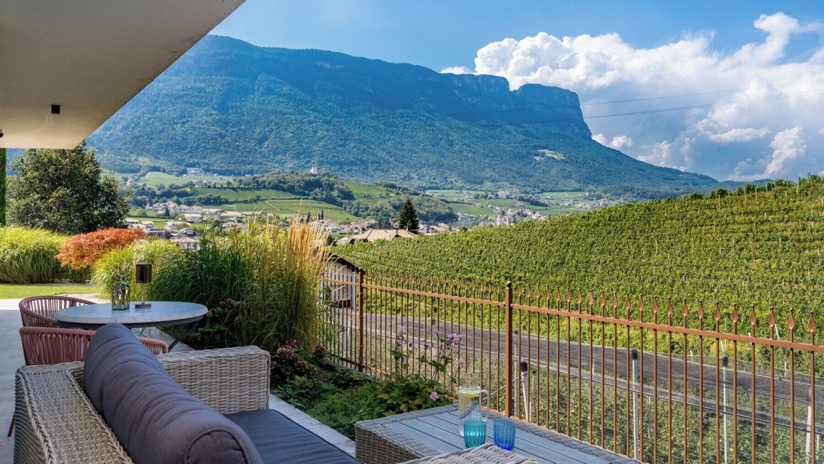 St. Michael/San Michele Apartment | Apartment 'Landhaus Antonius Loft Suite Vitus' with Mountain View, Wi-Fi and Air Conditioning