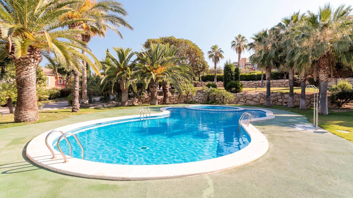Hoya de los Patos Apartment | Apartment 'Las Lomas De Bonalba' with Mountain View, Wi-Fi and Air Conditioning