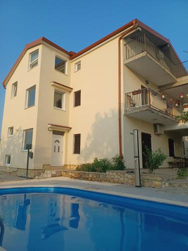 Donje Polje Apartment | Apartment Laura - with PRIVATE swimming pool