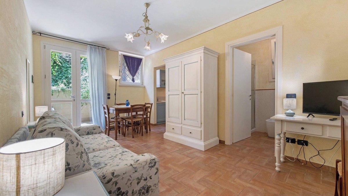 Soiano del Lago Apartment | Apartment 'Lavanda' with Private Pool, Wi-Fi and Air Conditioning