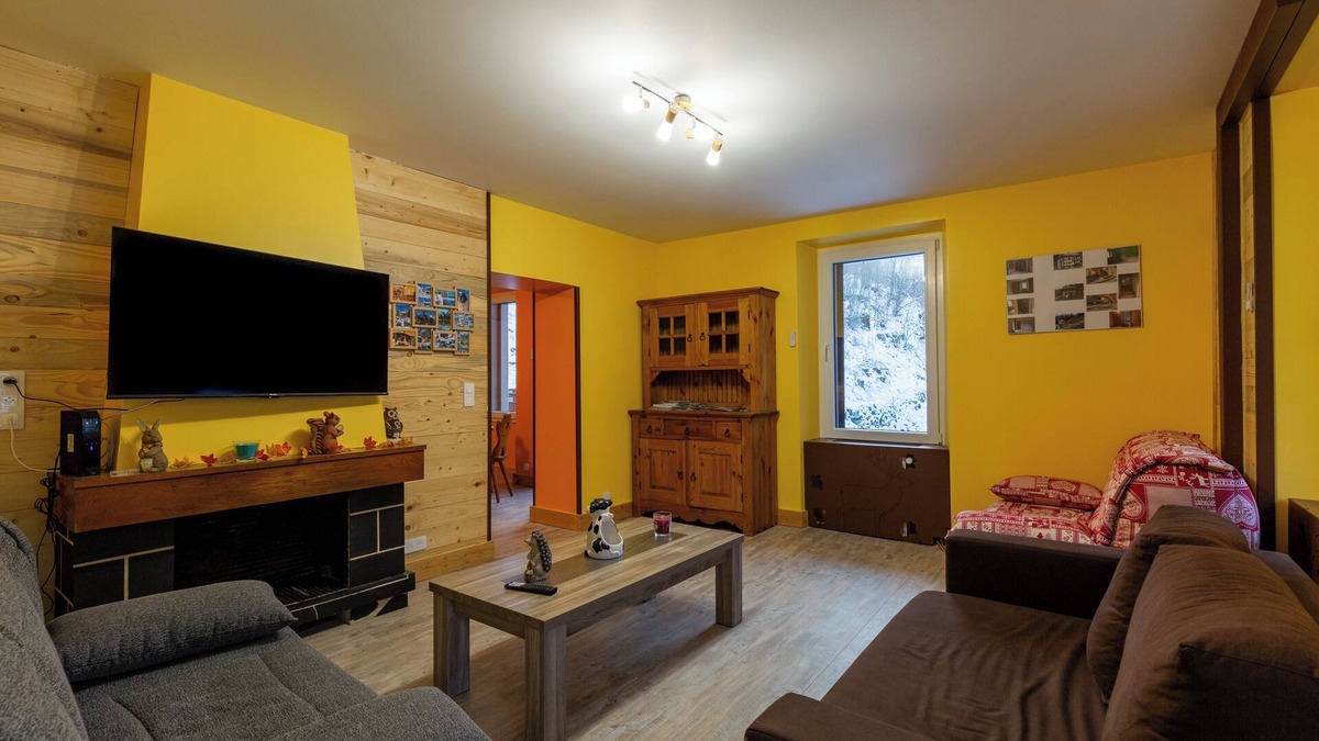 Entremont House | Apartment 'Le Bouquetin' in House with Mountain View, Private Terrace and Balcony