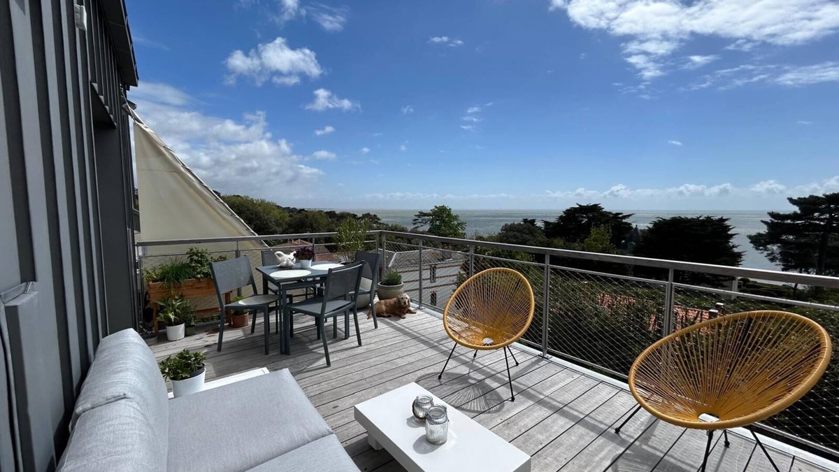 Pornic Apartment | Apartment 'Le Cèdre' with Sea View, Private Terrace and Wi-Fi