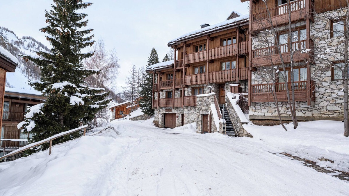 Val-d'Isere Apartment | Apartment 'Le Châtelard' with Mountain View, Private Terrace and Wi-Fi
