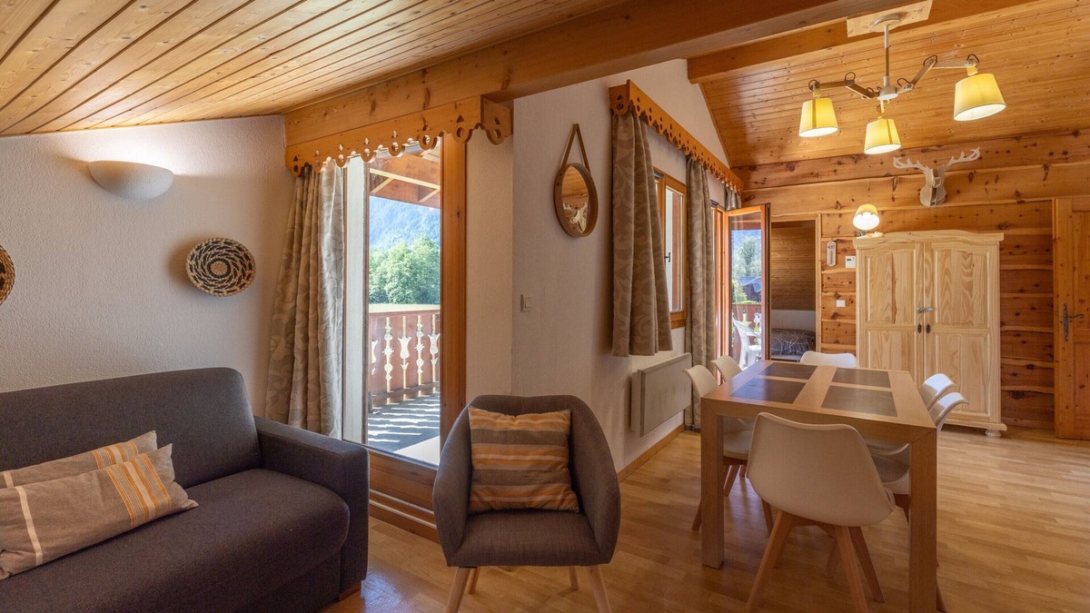 Samoens Apartment | Apartment 'Le Grand Tetras D20' with Mountain View, Shared Pool and Wi-Fi