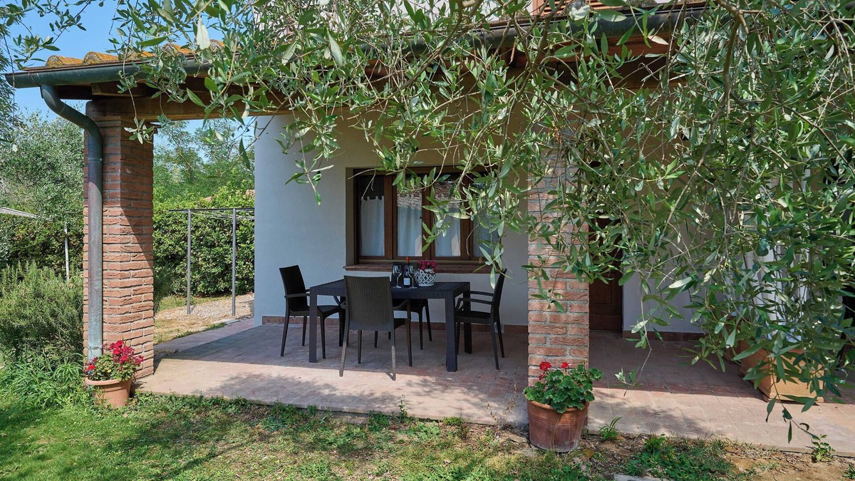 Gavorrano Apartment | Apartment 'Le Sugherine - Pozzo' with Shared Pool, Wi-Fi and Air Conditioning
