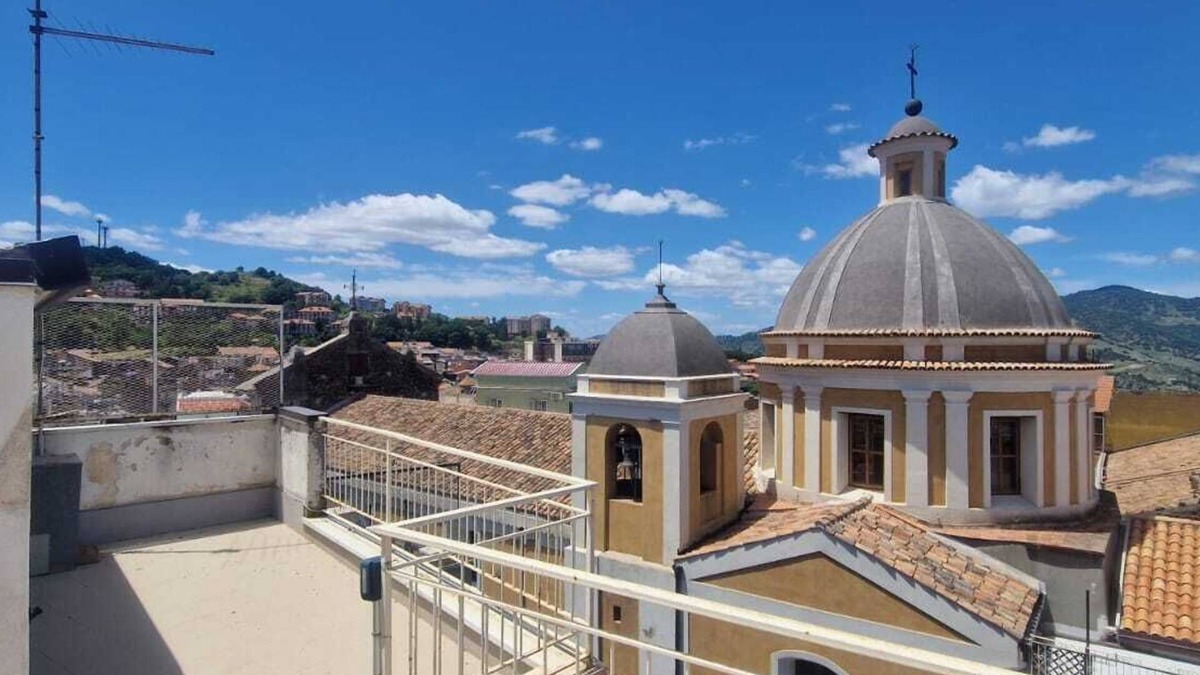 Bronte Apartment | Apartment 'Le Logge House - Bronte' with Mountain View, Private Terrace and Air Conditioning