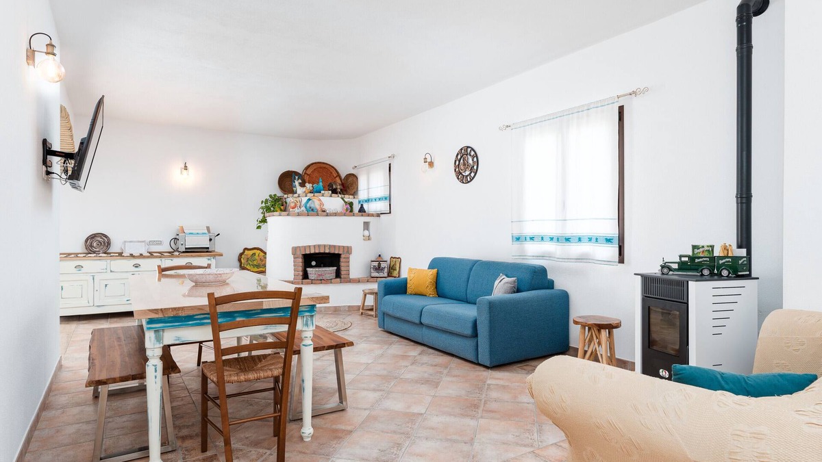 Dorgali Apartment | Apartment 'Le Pavoncelle' with Private Garden, Wi-Fi and Air Conditioning