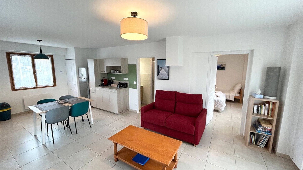 Chateauneuf Apartment | Apartment 'Le Relai Des Gayots' with Mountain View, Shared Garden and Wi-Fi