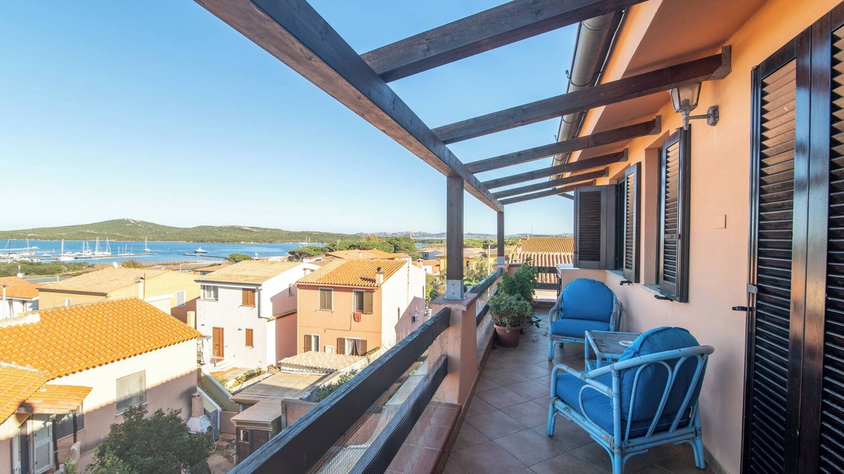 Porto Pozzo Apartment | Apartment 'Lella' with Sea View, Private Terrace and Air Conditioning