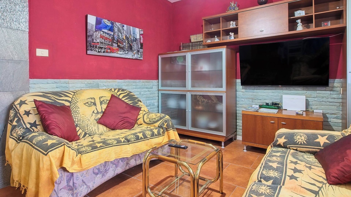 Carballeda de Valdeorras Apartment | Apartment 'Leopoldo I' with Mountain Views, Outdoor Pool, and Wi-Fi