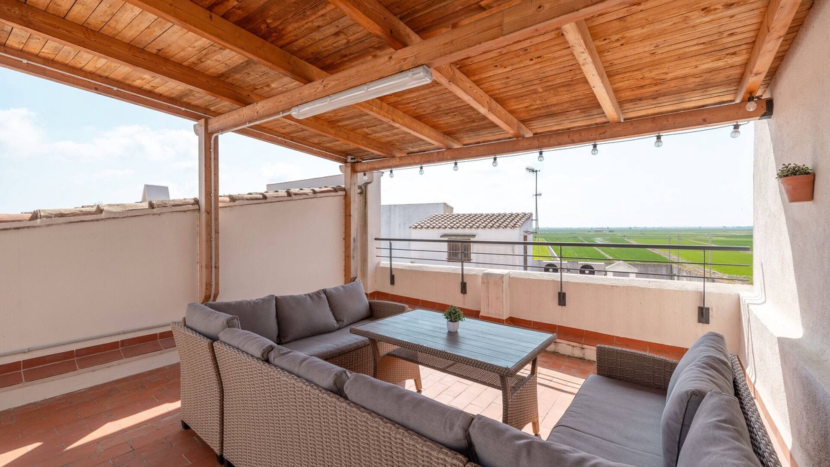 Camarles Apartment | Apartment 'Les Carolines' with Private Terrace, Wi-Fi and Air Conditioning