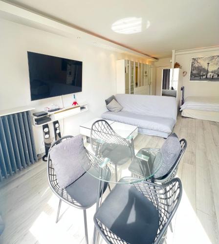 Chaillot Apartment | Apartment Like HOME Arc de Triomphe, Champs Élysées, Tour Eiffel