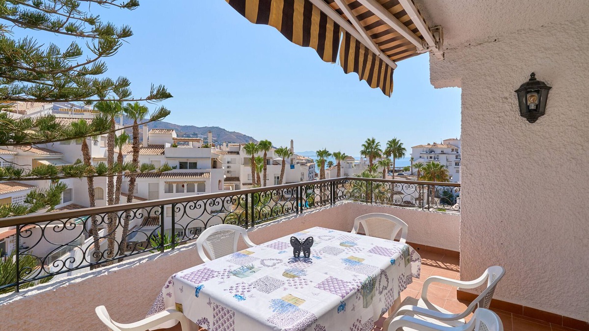 Velilla-Taramay Apartment | Apartment 'Lily' with Sea View, Wi-Fi and Air Conditioning