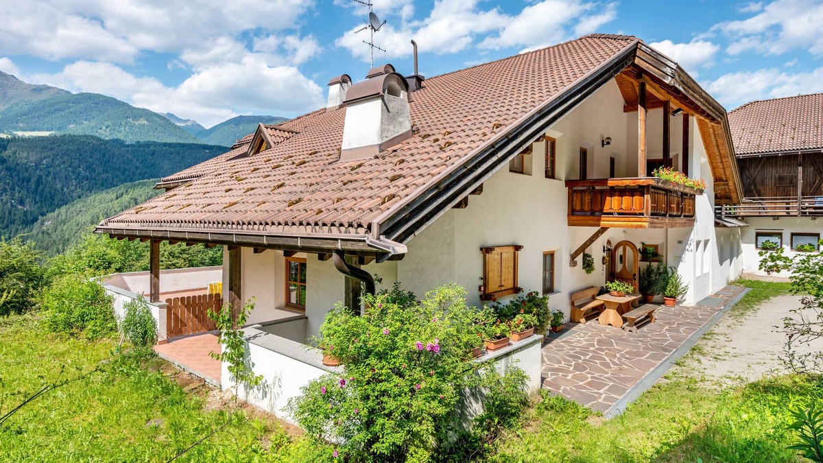 Vandoies Apartment | Apartment "Lindenhof 9" with Shared Garden & Wi-Fi