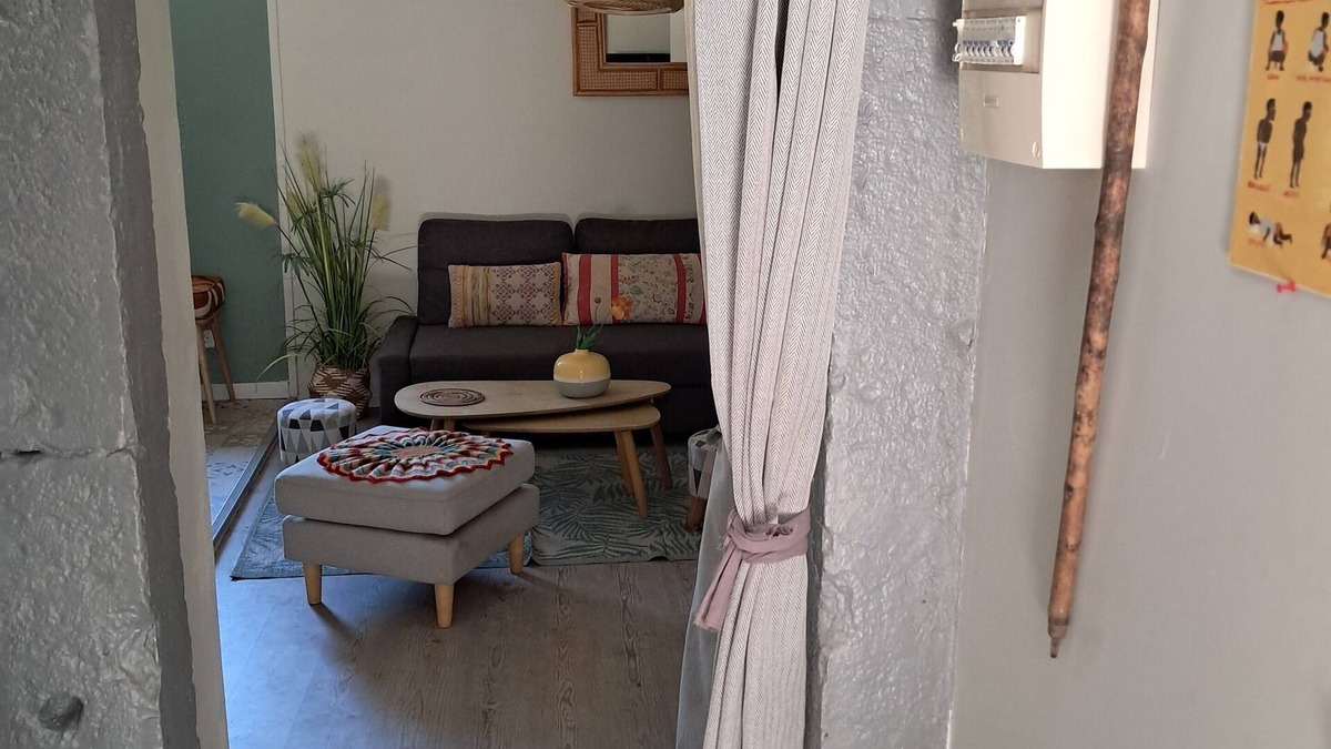Tournon-sur-Rhone Apartment | Apartment located in condominium camping, river access, park. train le Mastrou