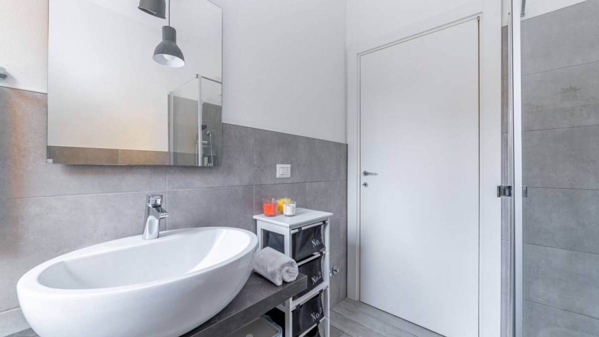 San Leonardo Apartment | Apartment located on the first floor of a building with a lift (NOT suitable for the disabled).In 73 square meters of space, it comfortably accommodates 6 people with a double bedroom, a second with two single beds and a double sofa bed in the living roo