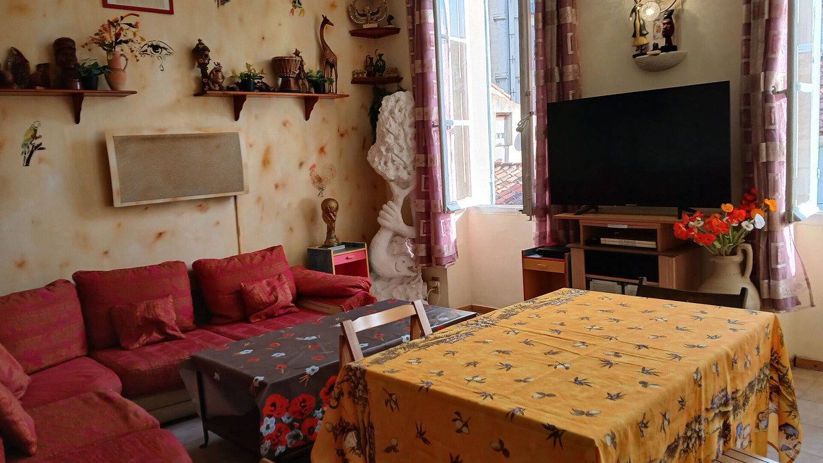 Noailles Apartment | Apartment 'Loft Americain Centre Ville' with Wi-Fi