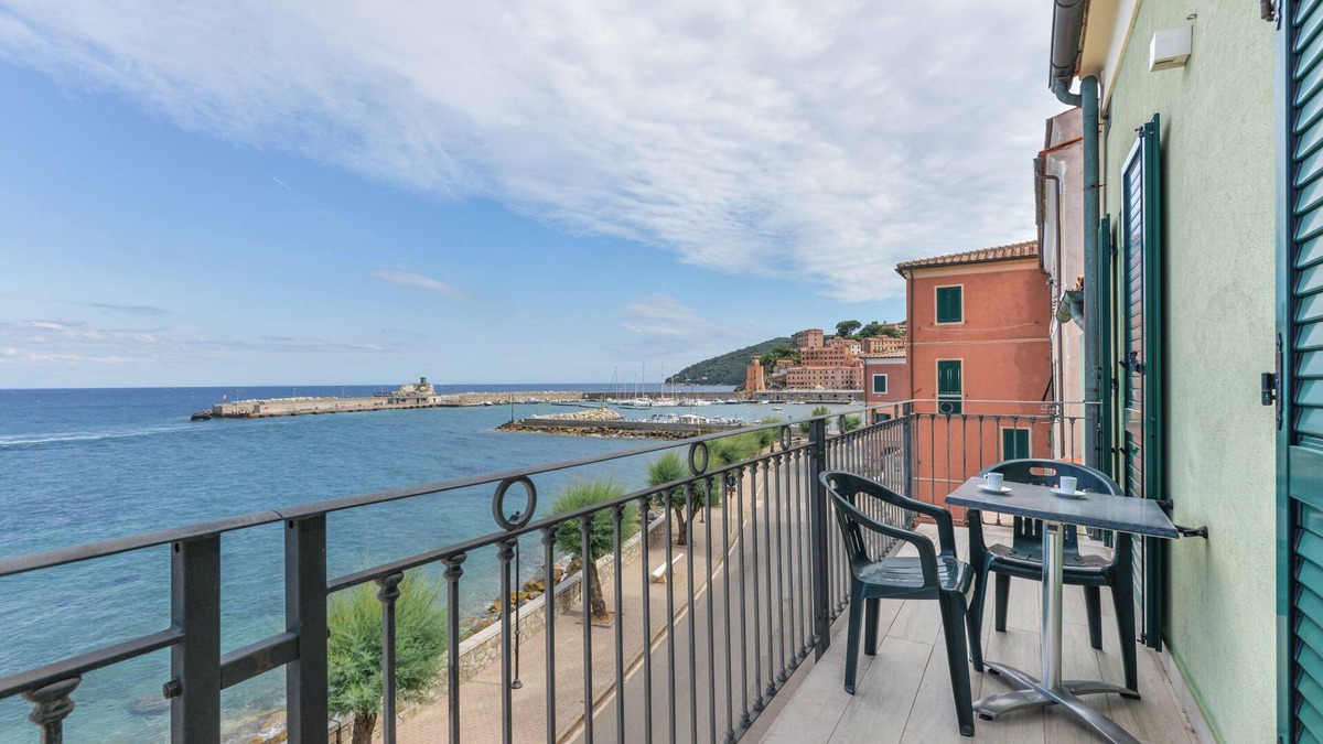 Rio Marina Apartment | Apartment 'Loft Levante' with Private Terrace, Wi-Fi and Air Conditioning