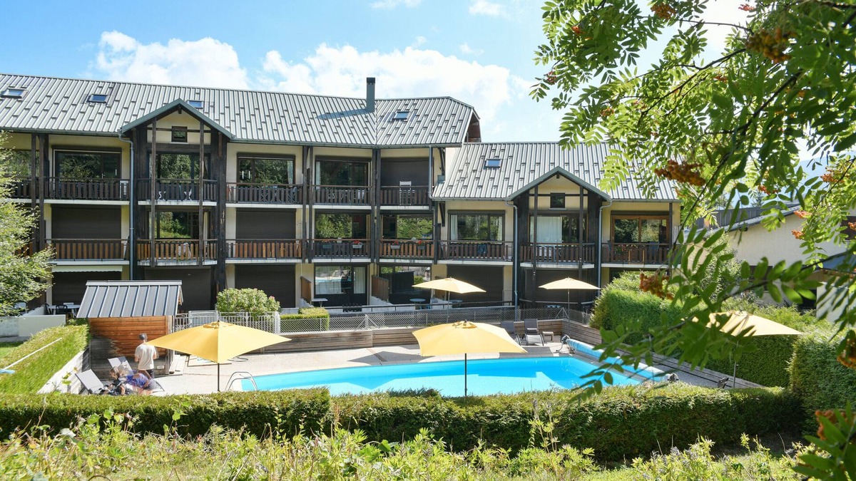 La Feclaz Apartment | Apartment 'L’ourson' with Mountain View, Shared Pool and Wi-Fi