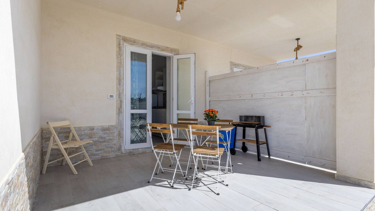 Granelli Apartment | Apartment "Luna Rossa" with Private Terrace & Wi-Fi