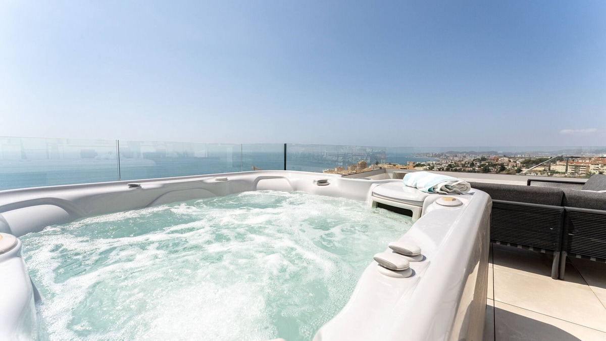 Fuengirola Apartment | Apartment 'Luxury Penthouse with Rooftop' with Sea View, Wi-Fi and Air Conditioning