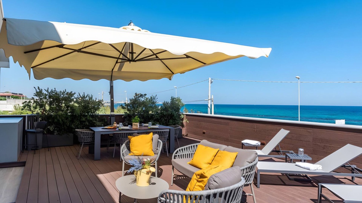 Municipio 1 Apartment | Apartment 'Luxury Terrazza' with Sea View, Wi-Fi and Air Conditioning
