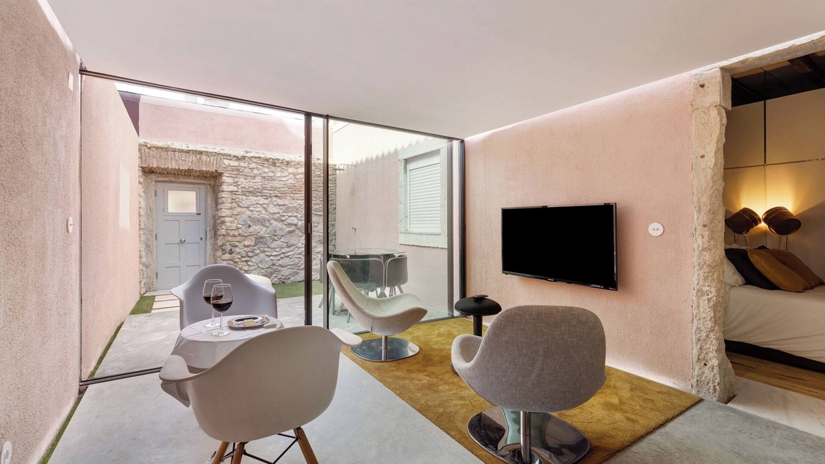 Alcantara Apartment | Apartment 'LxFactory Terrace Lisbon Loft' with Terrace & Wi-Fi