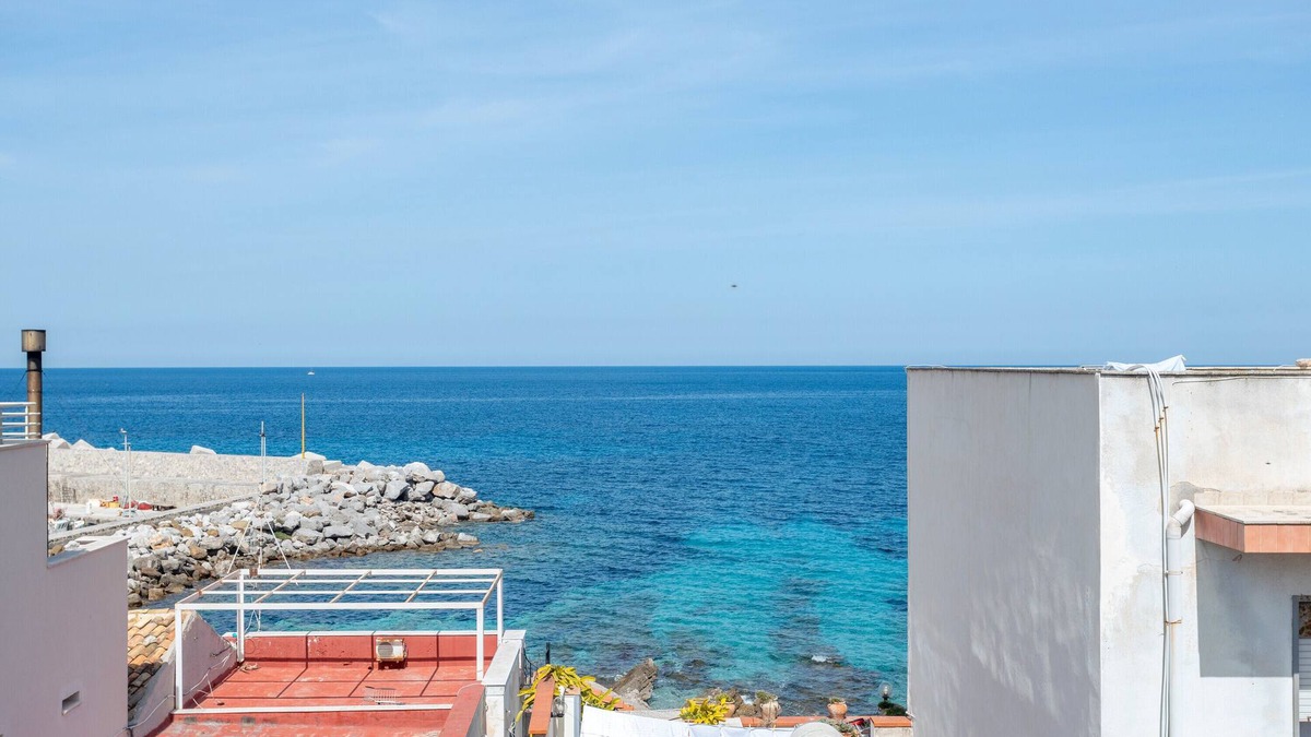 Isola delle Femmine Apartment | Apartment 'Matilde' with Shared Terrace, Wi-Fi and Air Conditioning