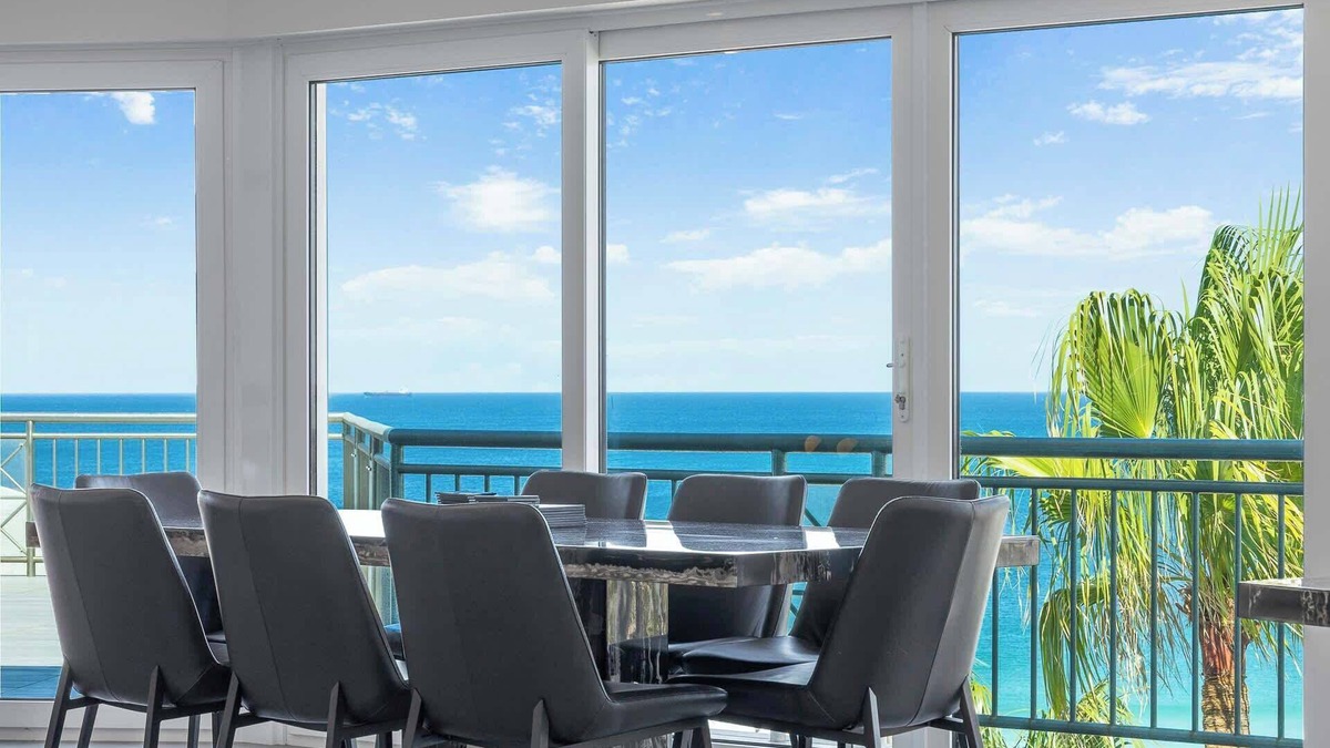 Scarborough Apartment | Apartment M601 - Spectacular Beachfront Penthouse!
